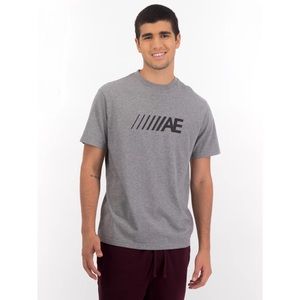 AE Active Graphic T-Shirt Size M NWOT. 


Get out there and get moving in this a